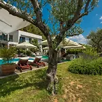 Bonaca 4* سكرادين