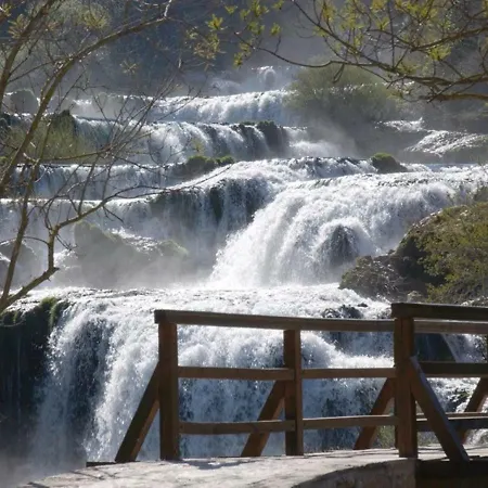 Bonaca 4* סקארדין